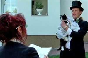 مرد آلمانی با گربه ماده اش ازدواج کرد!