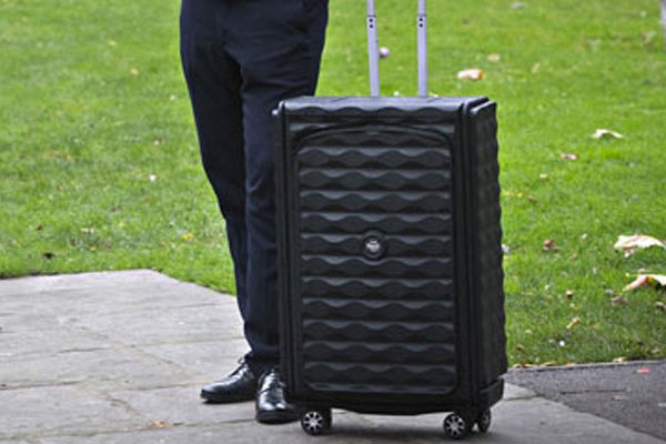 The world's first smart luggage (3)