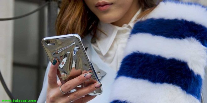 آیا نور آبی گوشی همراه برای پوست شما ضرر دارد؟ آنچه در مورد  (HEV) باید بدانید