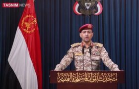 ارتش یمن: یک نفتکش سعودی و ۱۰ کامیون حامل سلاح آن را هدف قرار دادیم