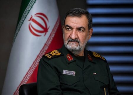 رضایی: جنگ اقتصادی را خنثی می‌کنیم/همراهی با آمریکا دشمنی با ایران است