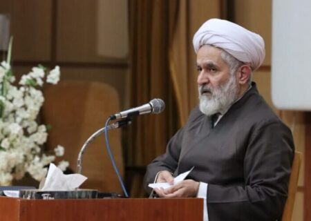 طائب:دشمن با ۲۰۰فروندهواپیما هم نتوانست مقاومت ملت ایران را درهم بشکند