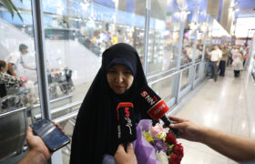 اولین تصویر از لحظه بازگشت نیلوفر شادمهری رایزن فرهنگی ایران در فرانسه