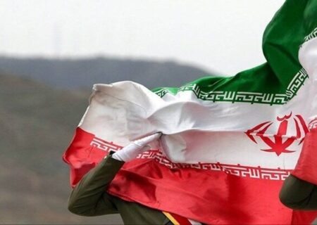 این پرچم را با خون معنا کرده‌اند