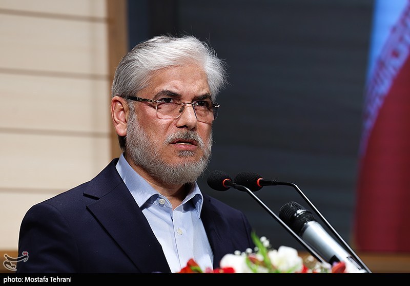 وزیر علوم: اجازه نمی‌دهیم کسی به پرچم ایران اهانت کند