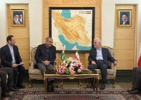 ورود وزیر کشور پاکستان به تهران با استقبال مومنی