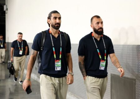 کُرخوانی بیرانوند با مهاجمان در تمرین امروز تیم ملی