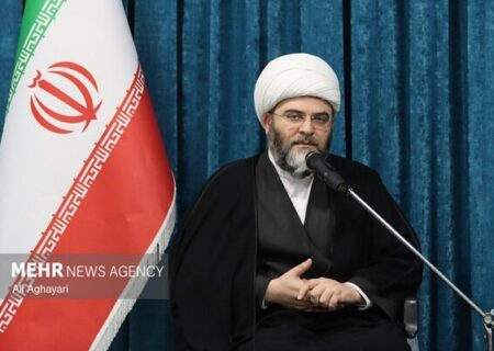 حجت‌الاسلام قمی: مردم نمی‌گذارند قیمت پایان جنگ، فروختن استقلال باشد