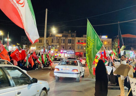 تداوم ایستادگی میدان‌داران کرمانی پای پرچم جمهوری اسلامی ایران