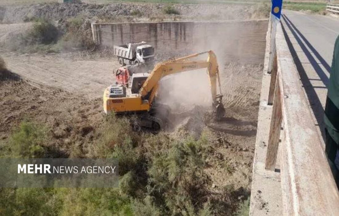 لایروبی ۴۵ کیلومتر سیلبند ایلام تا ۱۰ روز آینده به پایان میرسد