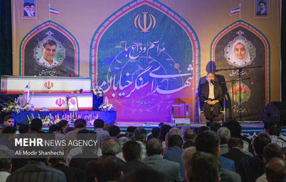 تابوت حسنای۷ ساله و محدثه خوشکام روی دوش مشهدی ها