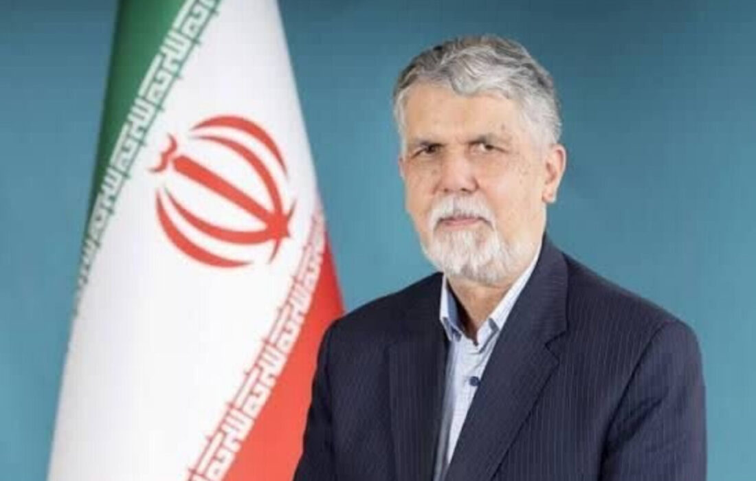 ورود وزیر فرهنگ و ارشاد اسلامی به فرودگاه شیراز در مسیر سفر به یاسوج
