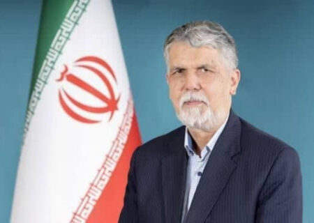ورود وزیر فرهنگ و ارشاد اسلامی به فرودگاه شیراز در مسیر سفر به یاسوج