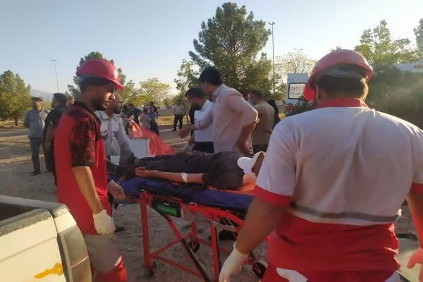 واژگونی وانت مزدا در هفت‌ باغ کرمان ۲ کشته و ۲۱ مصدوم داشت