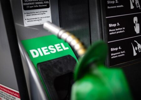 رویترز: تلاش‌های ترامپ برای مهار قیمت گازوئیل ناکام ماند