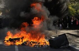 ببینید| تشدید ناآرامی‌ها و اعتراضات در فرانسه همزمان با خشونت پلیس
