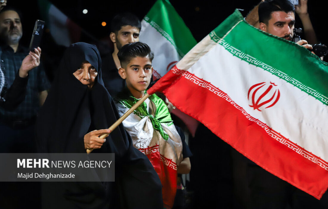 شب ۲۱۷ حماسه خیابان؛ یزدی‌ها ایستاده در میدان اقتدار