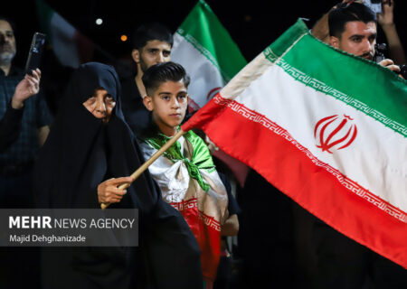 شب ۲۱۷ حماسه خیابان؛ یزدی‌ها ایستاده در میدان اقتدار