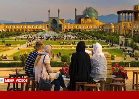 وزیر گردشگری: ایران از پیچ تند عبور می‌کند