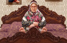 نگاهی بر فقر ساختاری و فرمول‌زدگی «خانوم والده»؛ خنداندن به چه قیمت؟