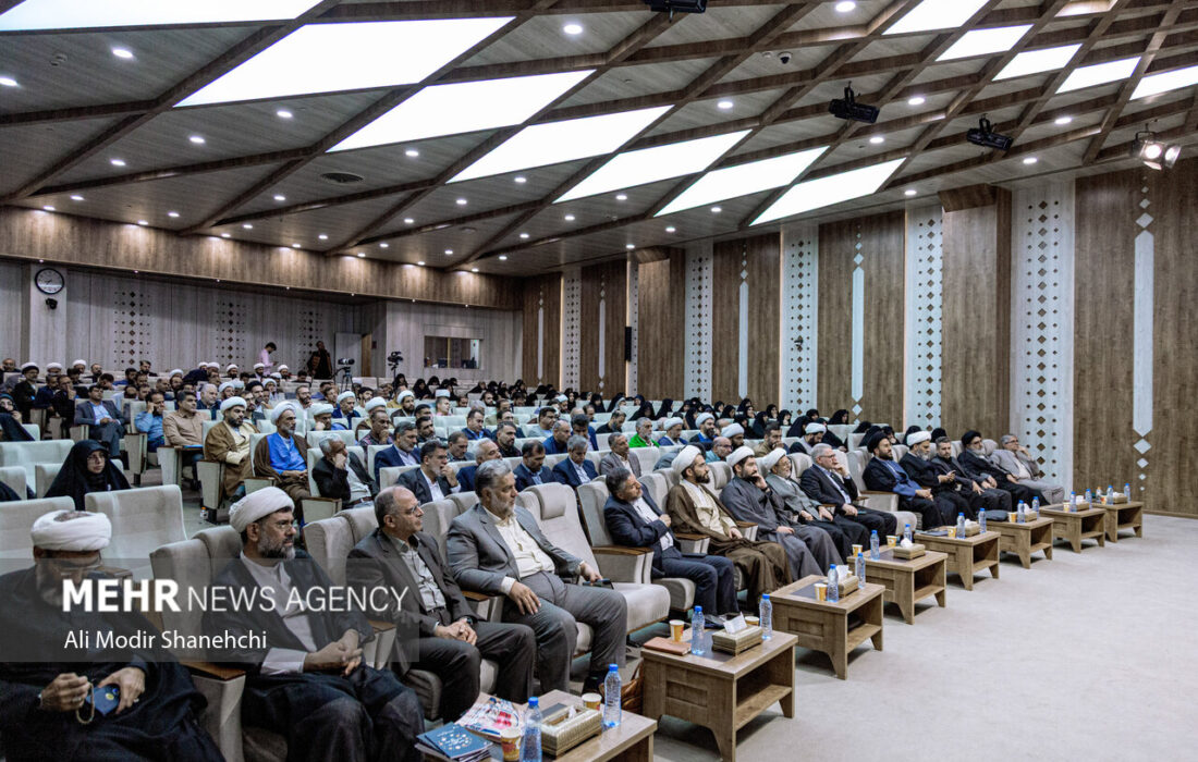 گرامیداشت دانش آموزان و معلمان شهید در اجلاس مدیران مدارس صدرا