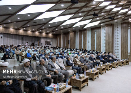 گرامیداشت دانش آموزان و معلمان شهید در اجلاس مدیران مدارس صدرا